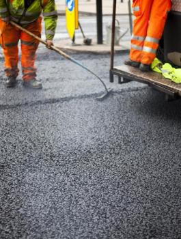 اعادة رصف طرق في طولكرم 