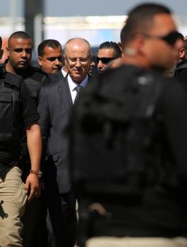 هجوم المستوطنين على موكب رئيس الوزراء الفلسطيني 