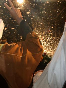 إماراتي يطلق زوجته بعد أن رآها دون مكياج