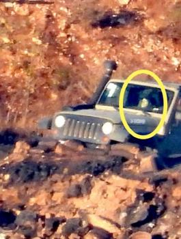 دمى على هيئة جنود على حدود لبنان 