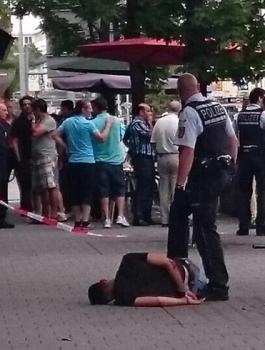 مقتل إمرأة وإصابة 7 آخرين بعد طعنهم في مركز للتسوق ببولندا