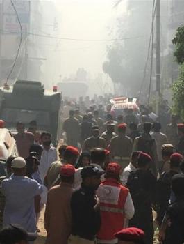 وفاة 100 شخص بتحطم طائرة ركاب باكستانية 