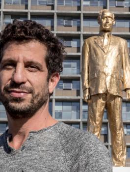 تمثال نتنياهو في تل أبيب 