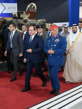 السيسي يفتتح اول معرض للاسلحة في القاهرة 