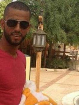 عائلة الشهيد نمر الجمل من بيت سوريك تتسلم قرار بهدم منزلها خلال إسبوع