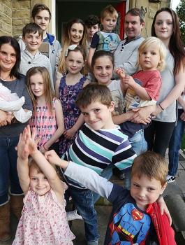 30E8A13E00000578-3458022-We_re_having_a_girl_The_Radfords_from_Morcambe_Lancashire_will_w-m-41_1456133529123