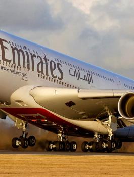 طيران الإمارات يشغل أول خدمة في العالم بنظام النوافذ الافتراضية