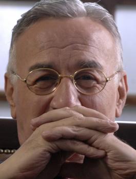 وفاة الفنان المصري عزت ابو عوف 