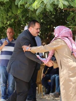 وزير التربية والخان الاحمر 
