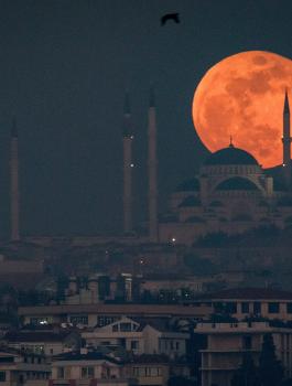 أطول خسوف للقمر في القرن الحادي والعشرين