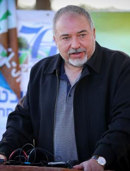 ليبرمان: إسرائيل غير جاهزة داخلياً للصمود في أي حرب قادمة 