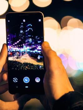 Google-Pixel-Night-Sight-Gear-Patrol-Lead-full (1)