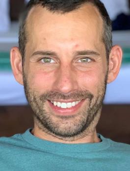 موت شاب أثناء طلبه الزواج من حبيبته 