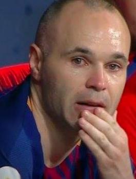 إنييستا يكشف عن مستقبله مع برشلونة