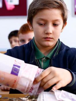 تلاميذ مدرسة ابتدائية تركية يتبرعون بمصروفهم لصالح حلب