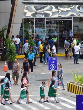 مسلح يحتجز رهائن في الفلبين 