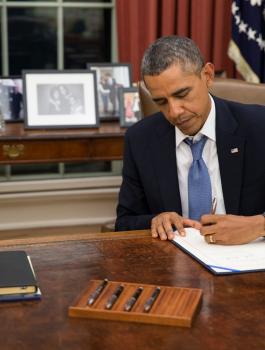 President-Obama-Signing