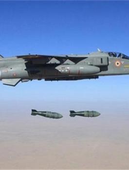 الهند تشن غارات على باكستان