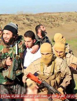 الطيار-الاردني-معاذ-الكساسبة-في-قبضة-داعش-2