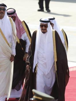 الكويت تدعو أمير قطر لحضور القمة الخليجية