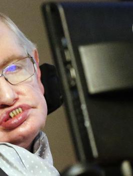 دفن رماد العالم الرحال ستيفن هوكينغ وإرسال صوته إلى الفضاء