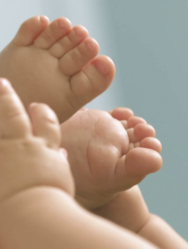 طفل يعود الى الحياة 