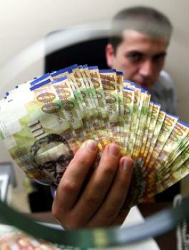 shekels-Close-up-of-Hundred-shekels-bills-in-Jerusalem-on-Nov-11-2010-.photo-by-Abir-Sultan-Flash-901