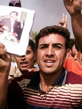 رفع صور صدام حسين في العراق 