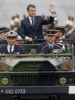 الرئيس الفرنسي يهدد النظام السوري 