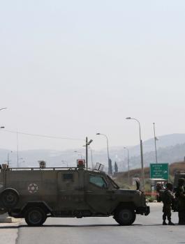 الاحتلال يغلق مدخل نابلس الجنوبي