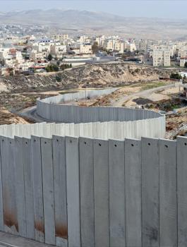 اسرائيل تصدار اضاي الفلسطينيين خلف الجدار 
