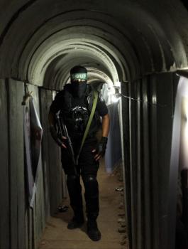 استشهاد شاب اثر انيهار نفق للمقاومة في غزة 