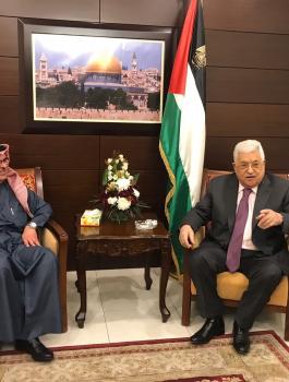 عباس والسفير القطري 