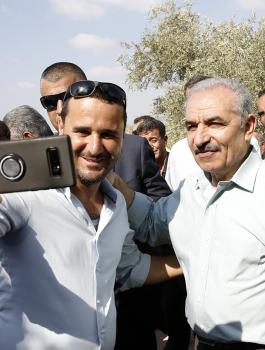 اشتيه ورواتب الموظفين 