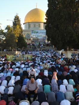صلاة العيد وصلاة الجمعة 