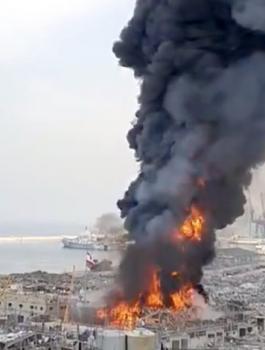 حريق في مرفأ بيروت 