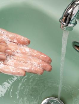 الاطباء وغسل الايادي 