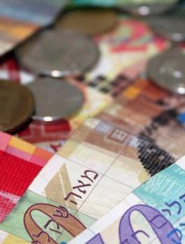 أسعار العملات: استقرار في أسعار الدولار والدينار