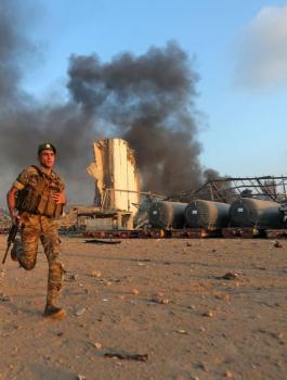 لبنان يفرض الاقامة الجبرية على مسؤولي التخزين 