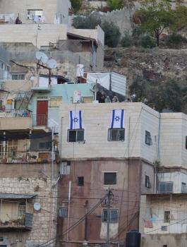 اخلاء بناية سكنية في القدس سلوان 