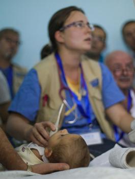 وفد طبي فرنسي يجري جراحات قلب لأطفال في غزة