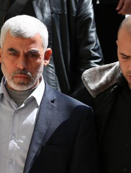 السنوار: على كل الشعب الفلسطيني أب وأم وأخ وأخت النزول إلى الشوارع