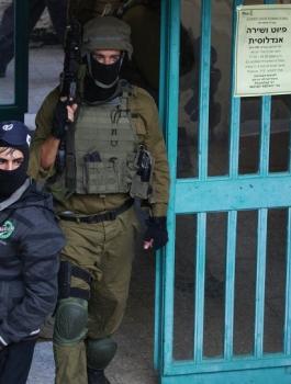 طفل مقدسي يسلم نفسه لقوات الاحتلال 