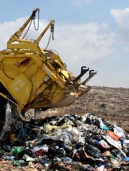 ضبط شاحنة نفايات خطرة اسرائيلية في الخليل