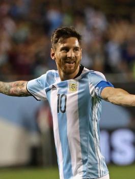 ميسي: أريد أن أرفع كأس العالم لأنها الفرصة الاخيرة 