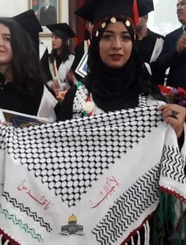 فلسطينية تحصل على المركز الأول بالجزائر