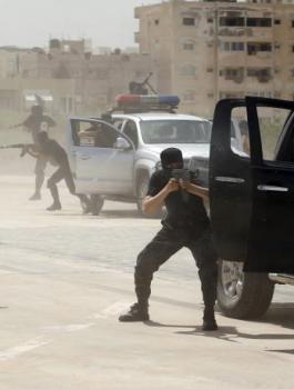 مسلحين محاصرين في الامم المتحدة بغزة 