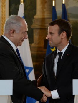 مئات الفرنسين يتظاهرون احتجاجاً على زيارة نتنياهو لباريس وقرار ترامب