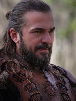 بطل قيامة ارطغرل في دبي 