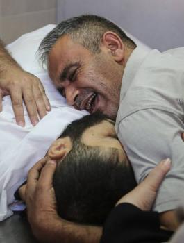52 شهيداً وأكثر من 2410 جريحاً في مجزرة الاحتلال بغزة